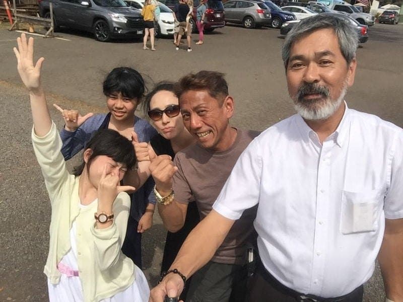実際の貸切車両と日本人ガイド