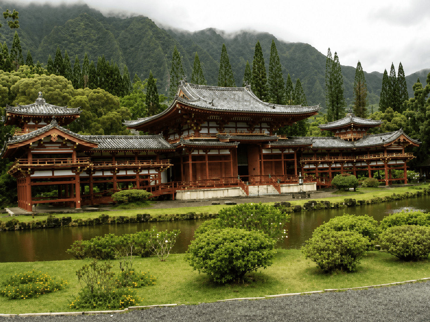 オアフ島の隠れた名所(平等院/Valley of the Temples)
